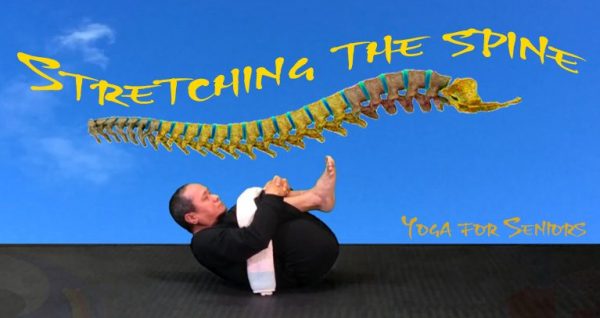 Étirement de la colonne vertébrale,Stretching the spine, kéo giãn cột sống, yoga người già